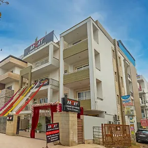 Aadat Subhash Chowk Hotel